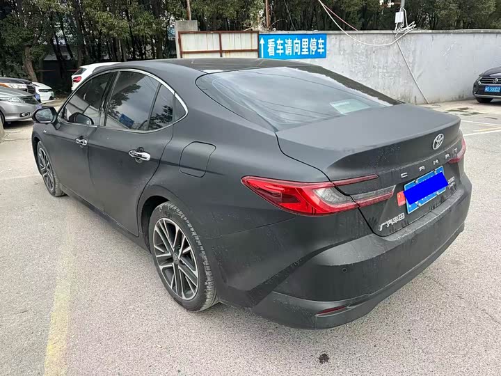 Фото 4 - Toyota Camry