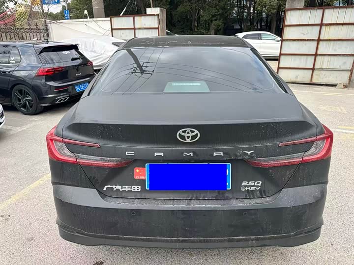 Фото 5 - Toyota Camry