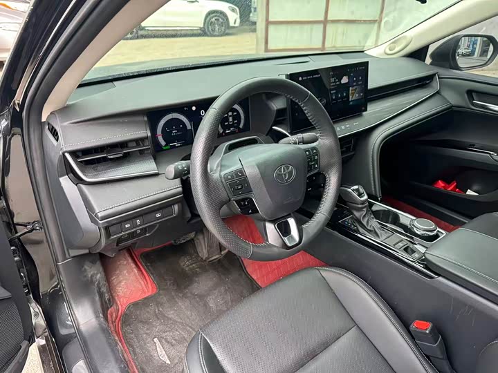 Фото 7 - Toyota Camry