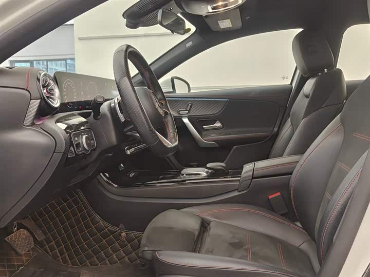 Фото 9 - Mercedes-Benz A-Class