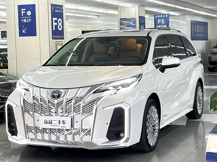 Фото 2 - Toyota Sienna