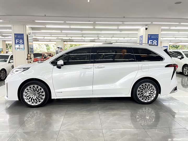 Фото 6 - Toyota Sienna