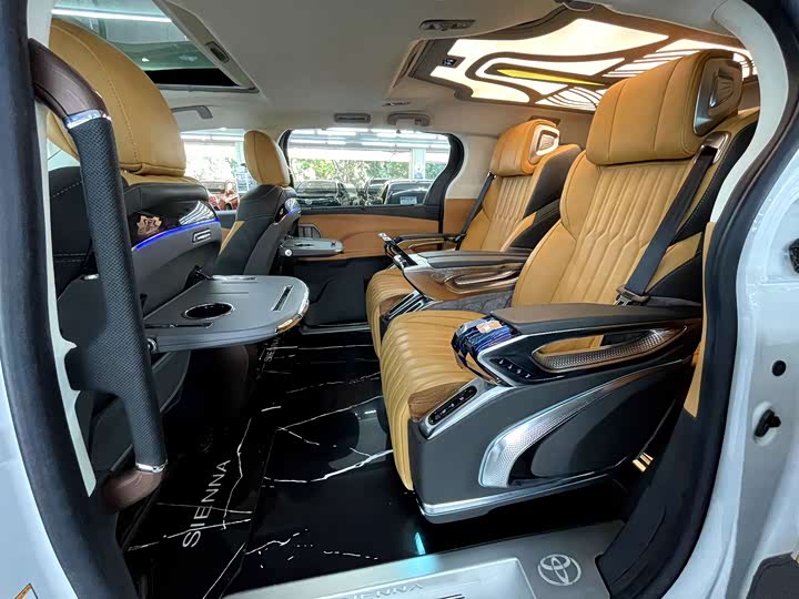 Фото 8 - Toyota Sienna