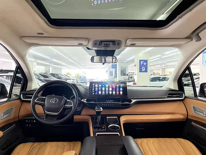 Фото 9 - Toyota Sienna