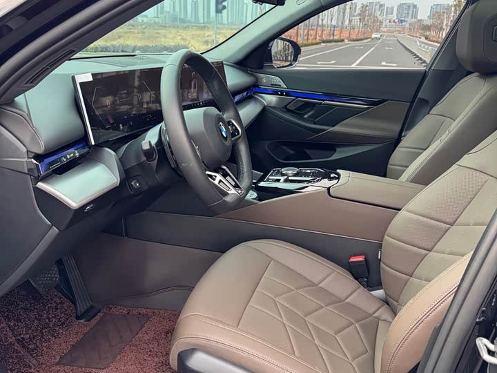 Фото 3 - BMW 5 Series