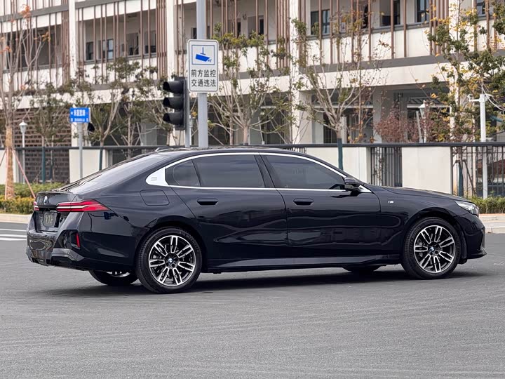 Фото 8 - BMW 5 Series