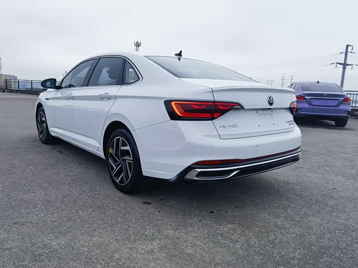 Фото 4 - Volkswagen Sagitar L