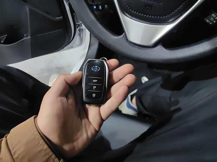 Фото 9 - Toyota Corolla Hybrid