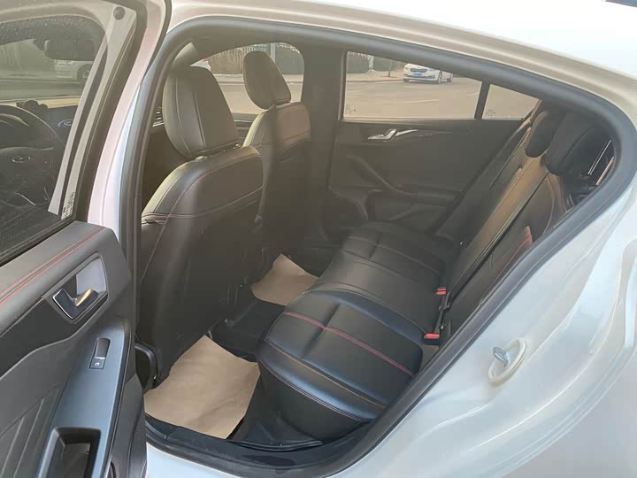 Фото 3 - Ford Focus