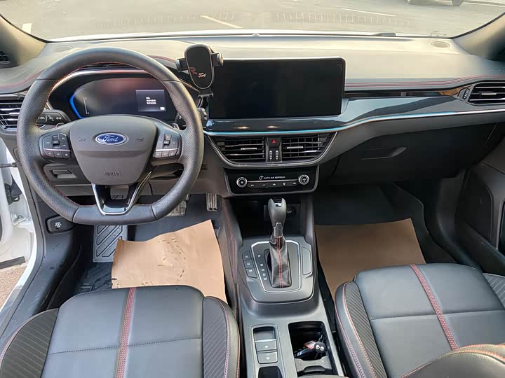 Фото 4 - Ford Focus