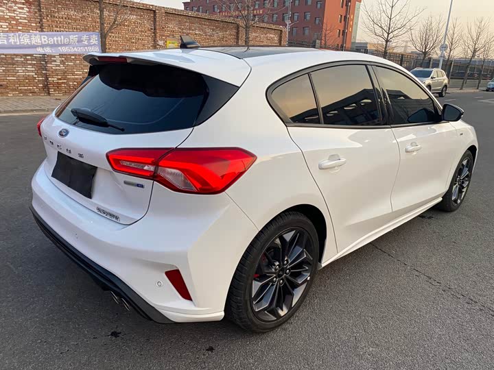 Фото 6 - Ford Focus