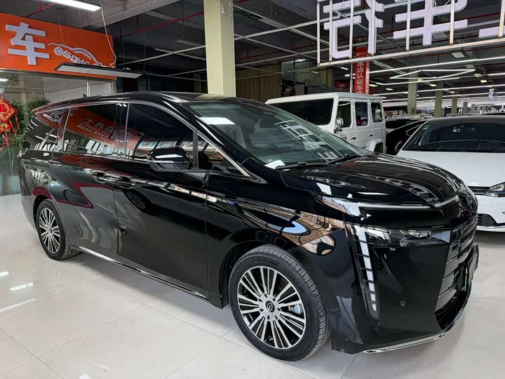 Фото 3 - GAC Trumpchi E8