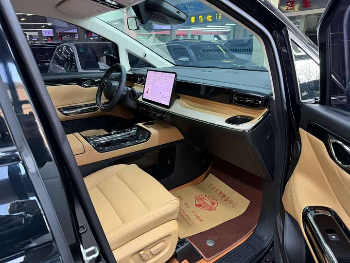 Фото 6 - GAC Trumpchi E8