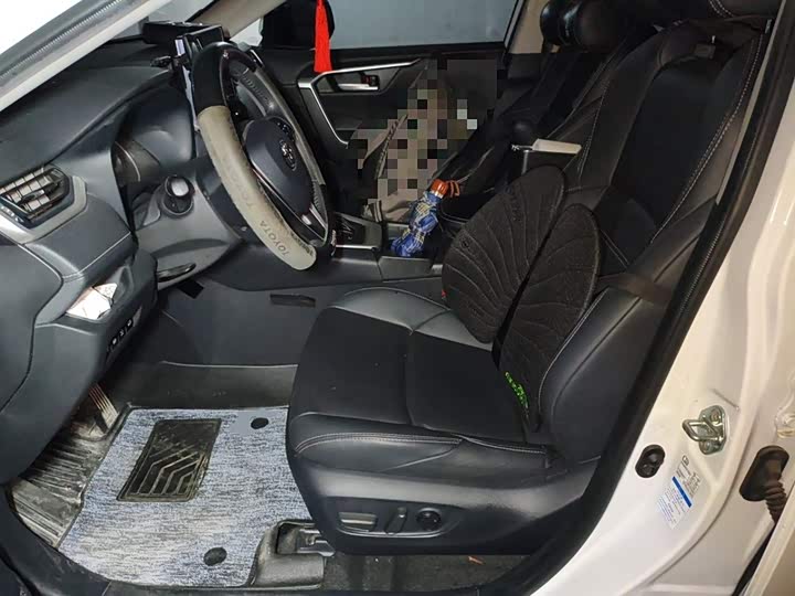 Фото 8 - Toyota Wildlander