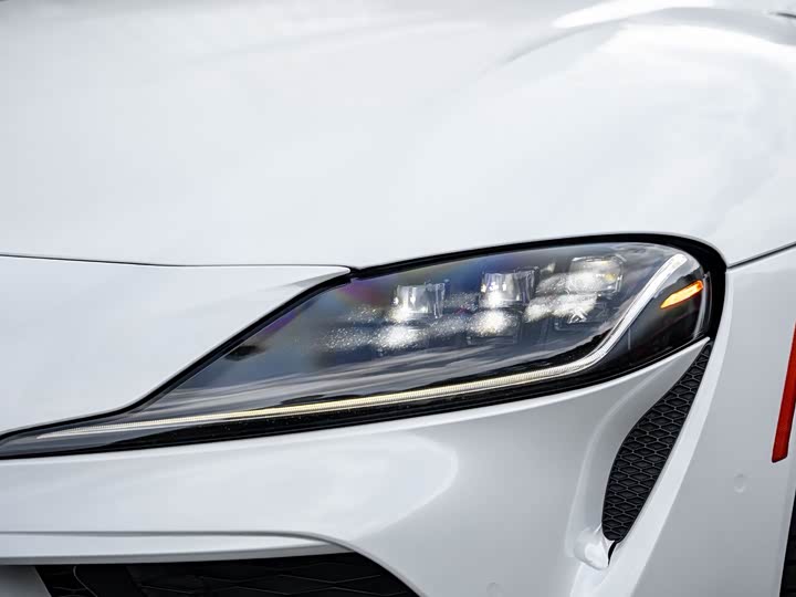 Фото 3 - Toyota Supra