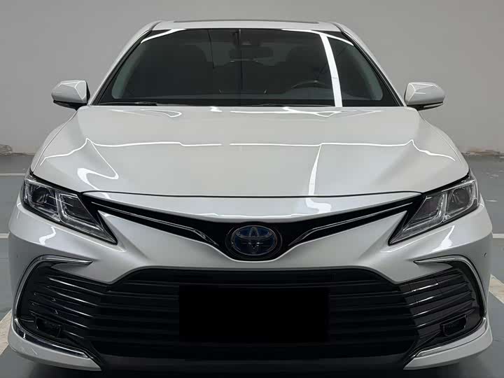 Фото 2 - Toyota Camry
