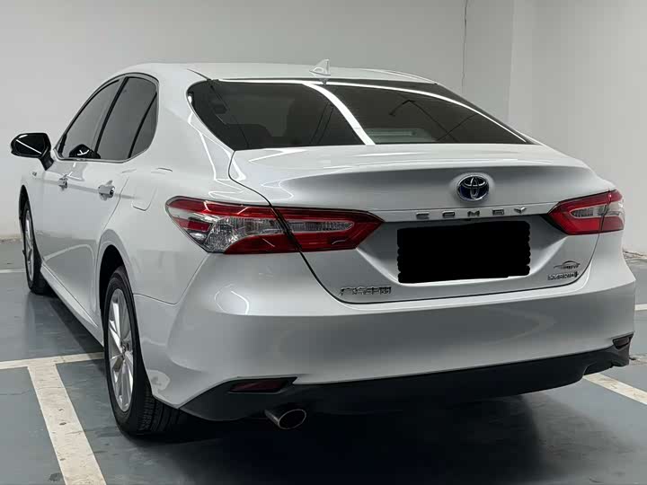 Фото 5 - Toyota Camry