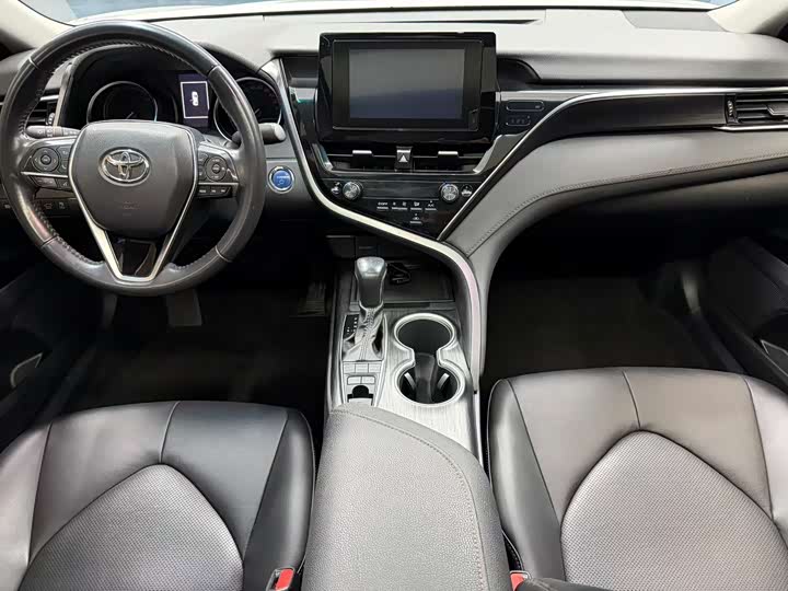 Фото 7 - Toyota Camry