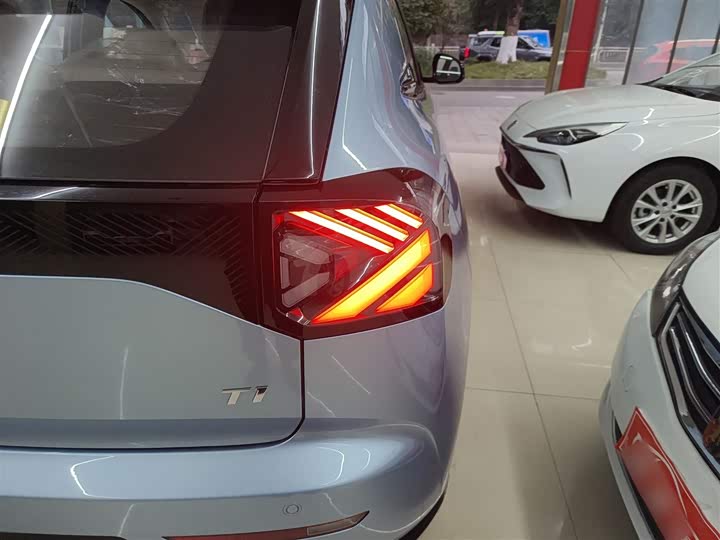 Фото 8 - BAIC Arcfox T1