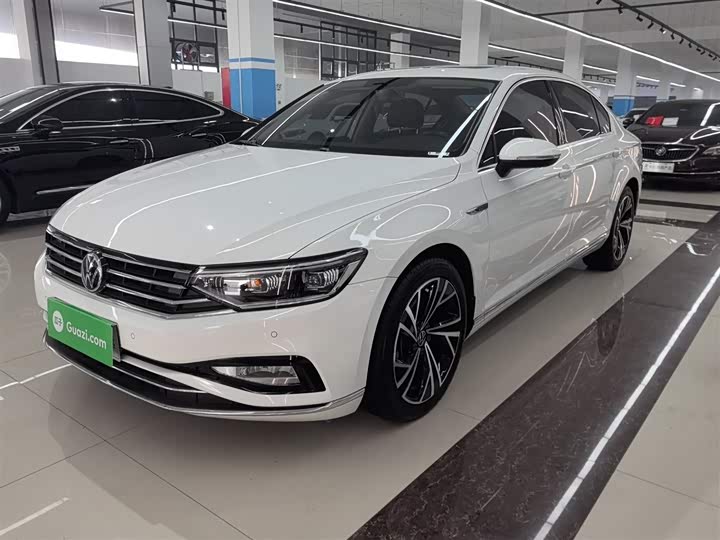 Фото 2 - Volkswagen Magotan