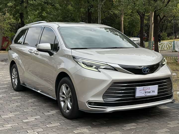 Фото 3 - Toyota Sienna