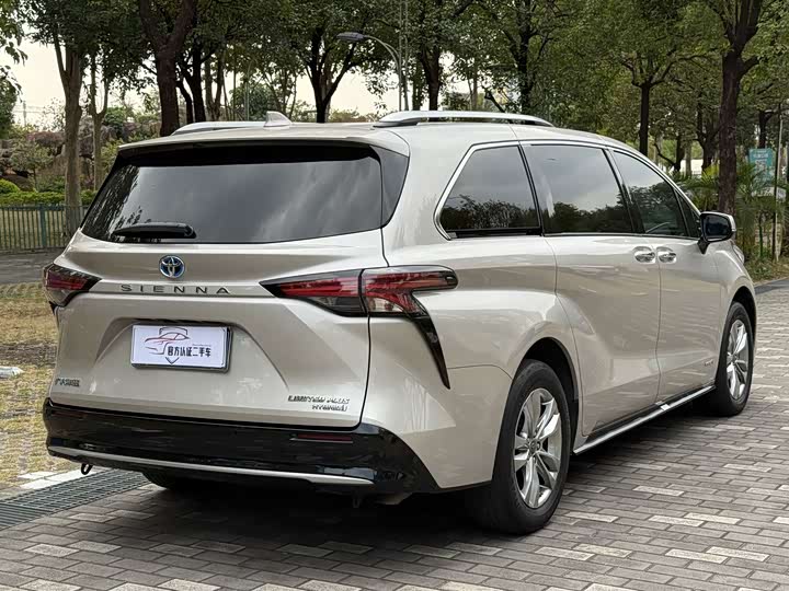 Фото 4 - Toyota Sienna