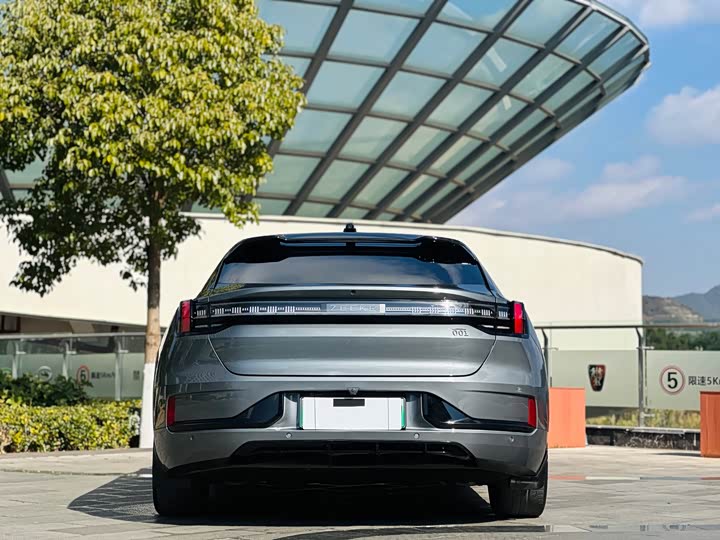 Фото 4 - Zeekr 001