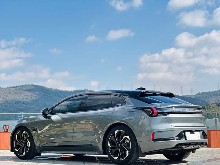 Фото 7 - Zeekr 001