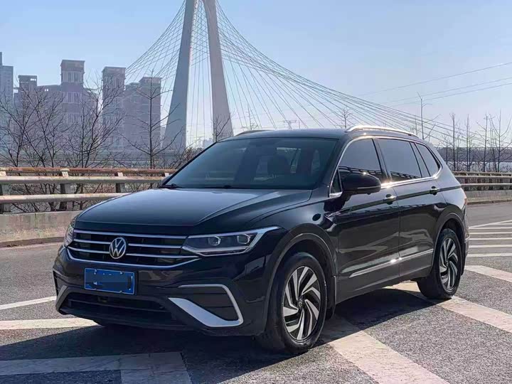 Фото 1 - Volkswagen Tiguan L Pro