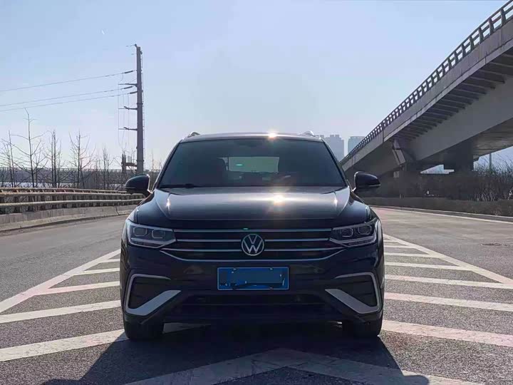 Фото 2 - Volkswagen Tiguan L Pro