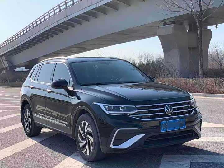 Фото 3 - Volkswagen Tiguan L Pro