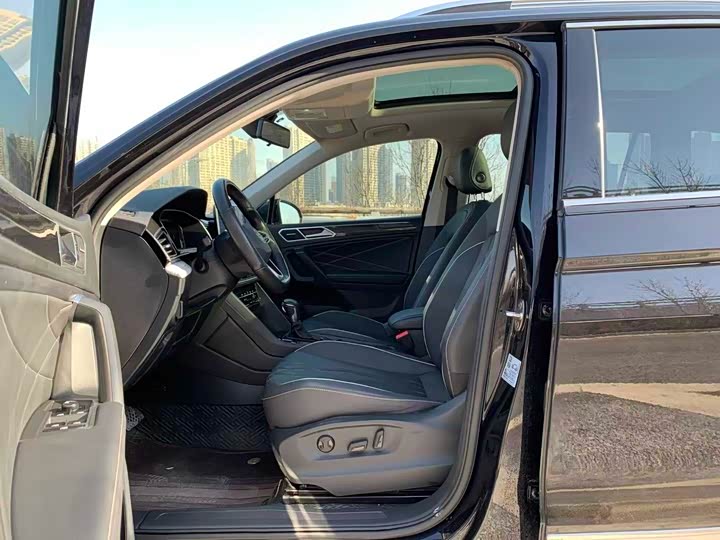 Фото 4 - Volkswagen Tiguan L Pro