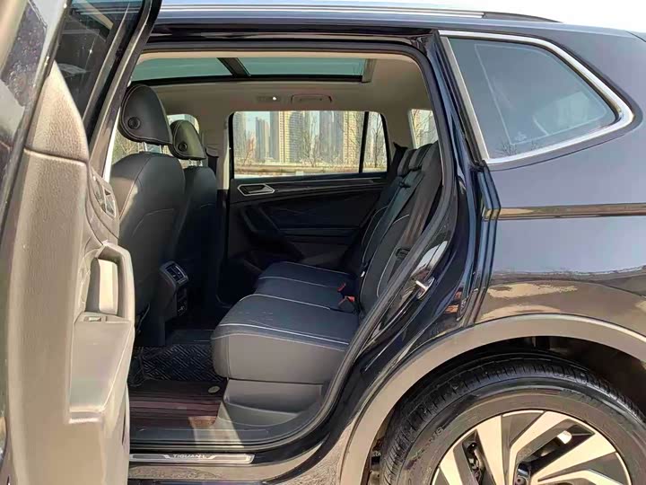 Фото 6 - Volkswagen Tiguan L Pro