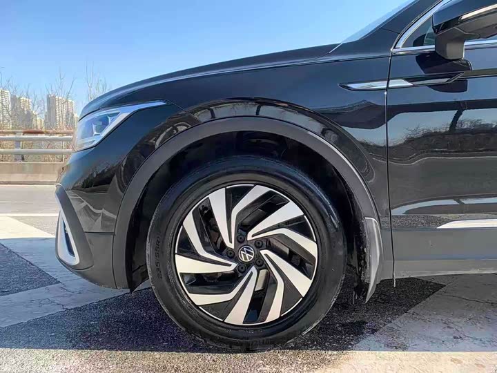 Фото 8 - Volkswagen Tiguan L Pro