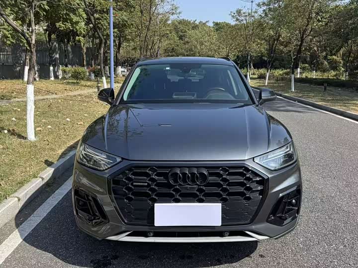 Фото 2 - Audi Q5L