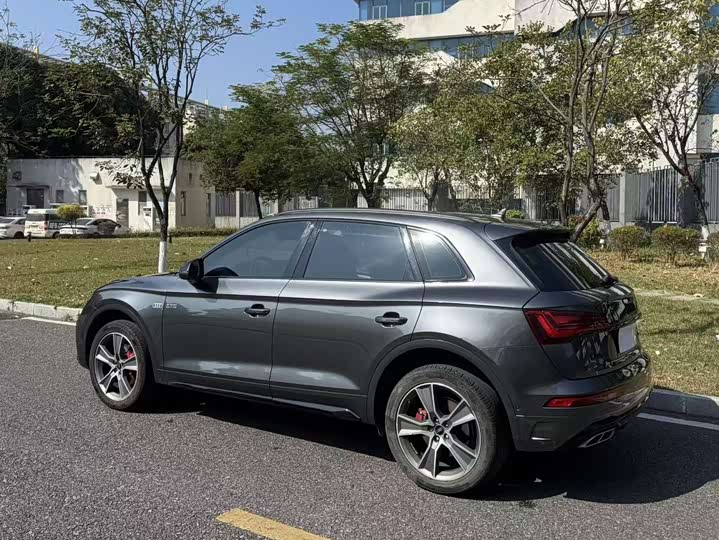 Фото 6 - Audi Q5L