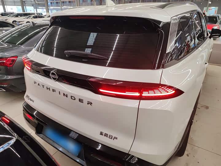 Фото 6 - Nissan Pathfinder