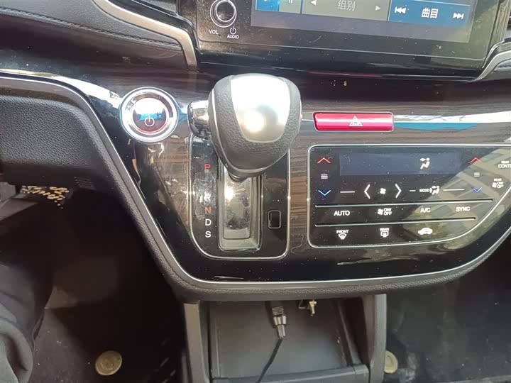 Фото 7 - Honda Odyssey