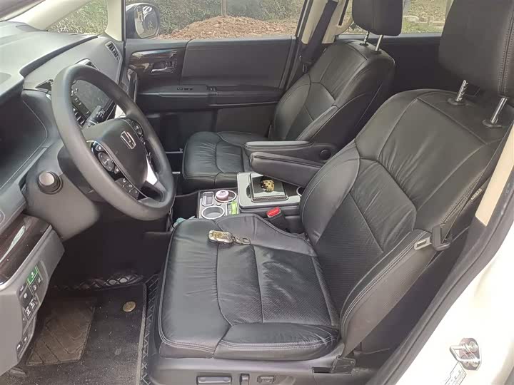 Фото 8 - Honda Odyssey