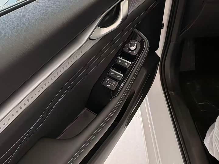 Photo 5 - Geely Preface