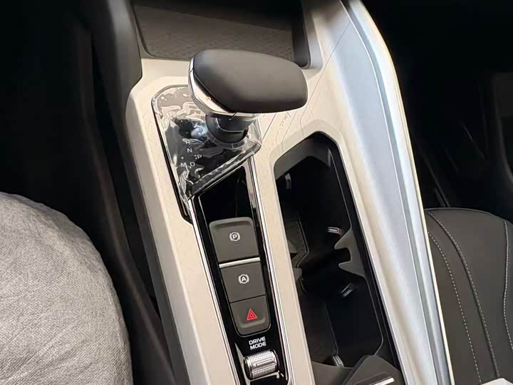 Photo 8 - Geely Preface