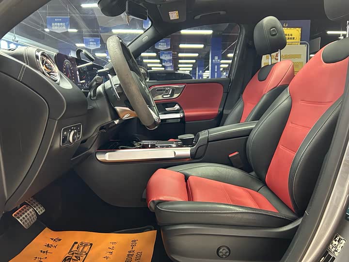 Фото 7 - Mercedes-Benz GLB-Class AMG