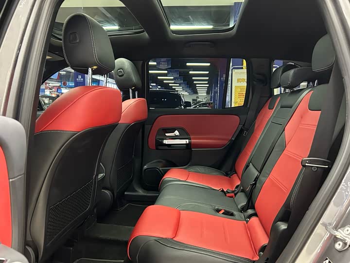 Фото 9 - Mercedes-Benz GLB-Class AMG