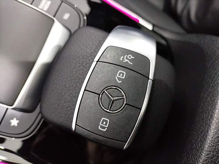 Фото 9 - Mercedes-Benz GLB-Class