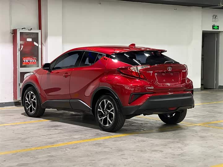 Фото 4 - Toyota C-HR