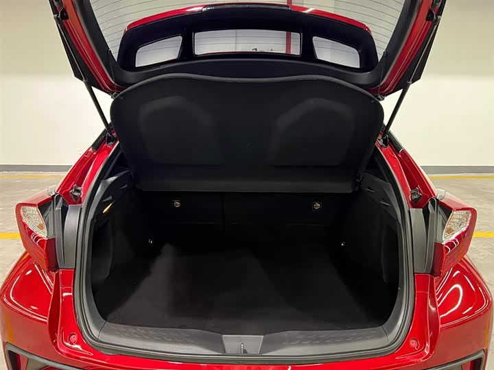 Фото 7 - Toyota C-HR