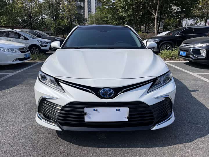 Фото 1 - Toyota Camry