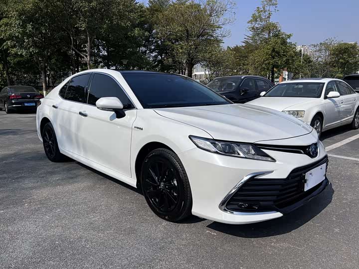 Фото 3 - Toyota Camry