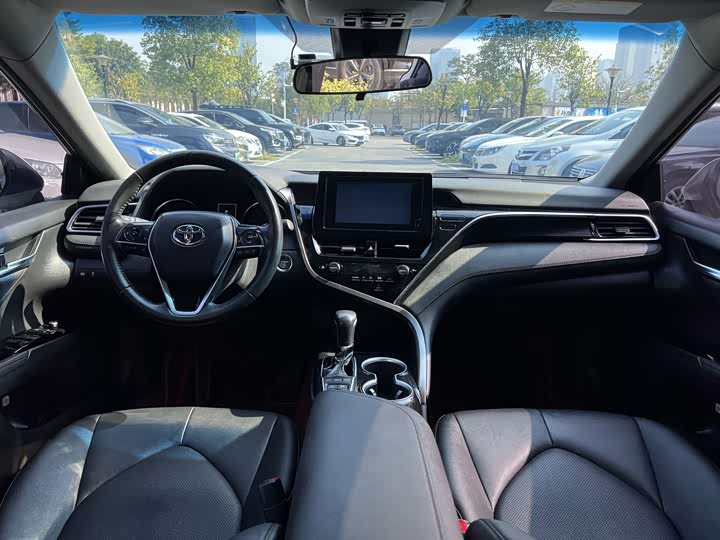 Фото 7 - Toyota Camry