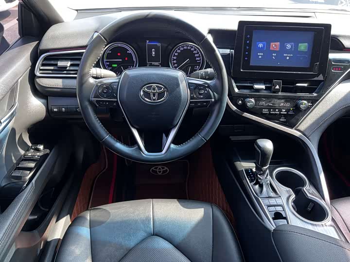 Фото 8 - Toyota Camry